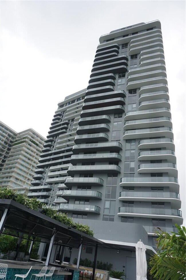 Building Photo - 121 NE 34th St