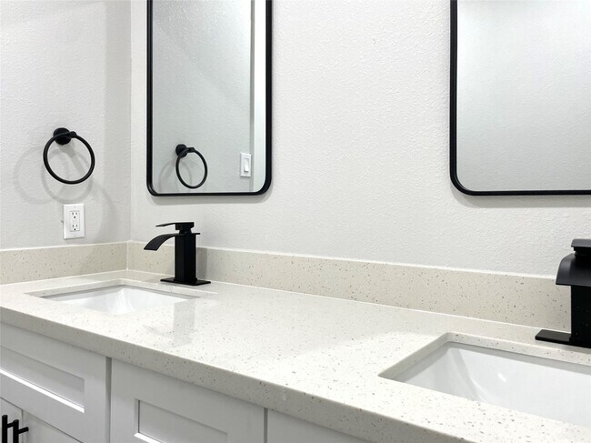 Building Photo - 20919 Hall Colony Ct
