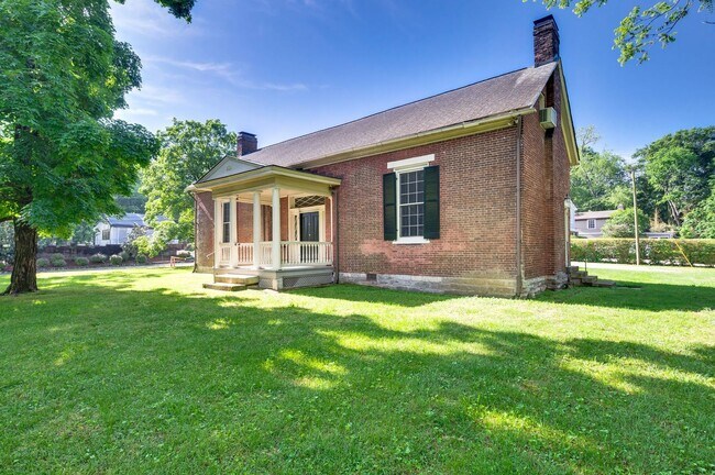 Building Photo - Charming 4BE/3BA Home in Historic Downtown Franklin!