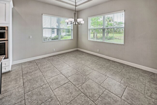 Building Photo - 2/2+Den Coach Home Available Annually!