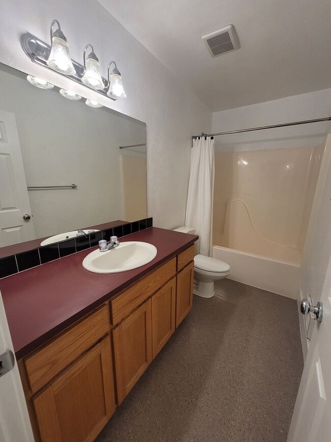 Building Photo - Spacious 1bd, semi-detached apartment for ...