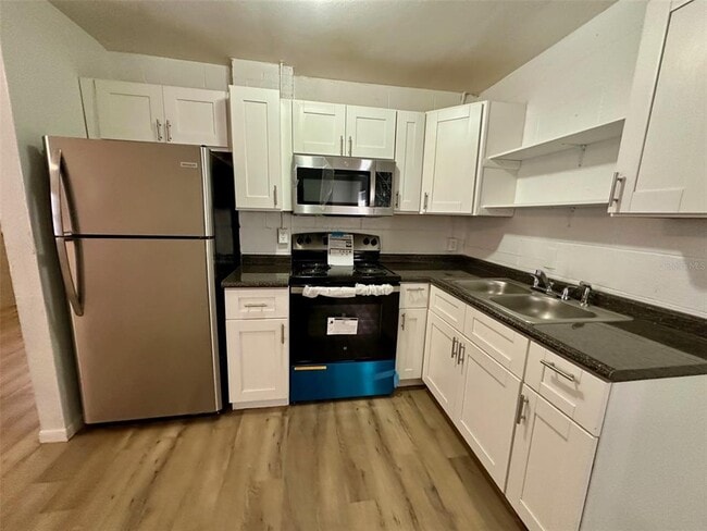 Building Photo - 637 NE Waldo Rd