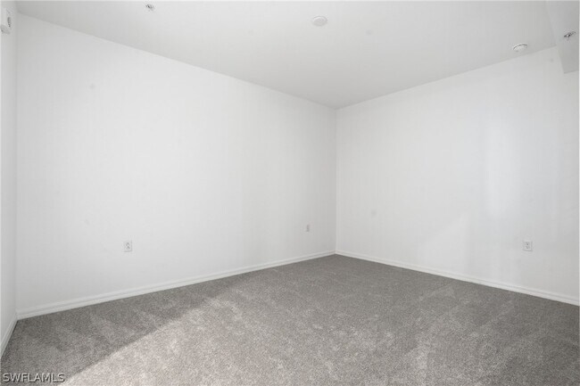 Building Photo - 15345 Grn Acrs Ave