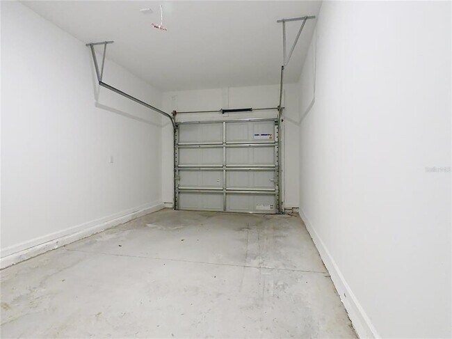 Building Photo - 3270 Vesara Dr