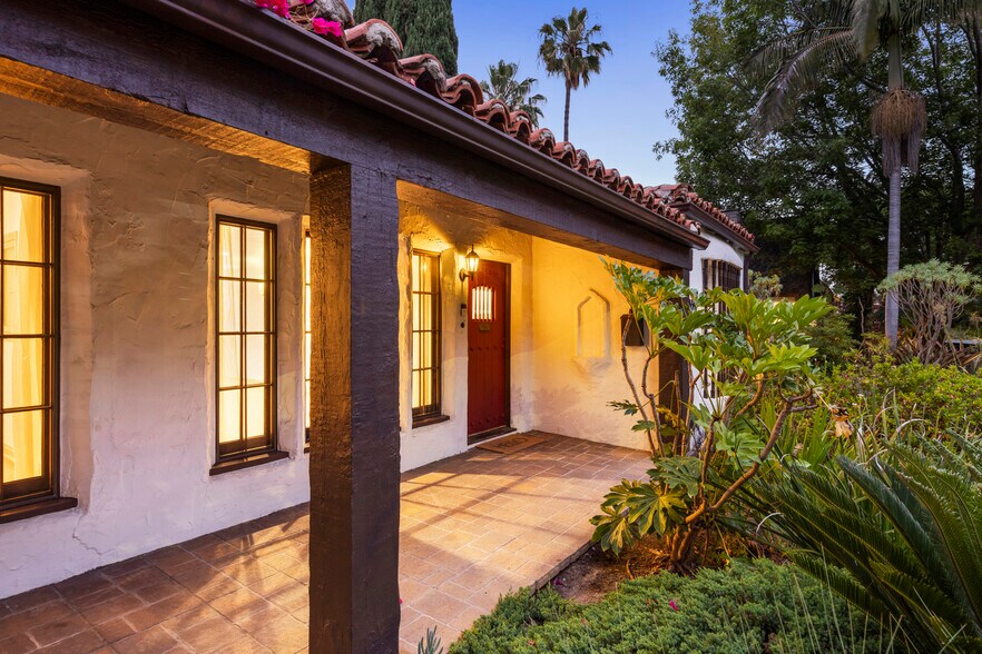 Building Photo - 1169 S Sierra Bonita Ave