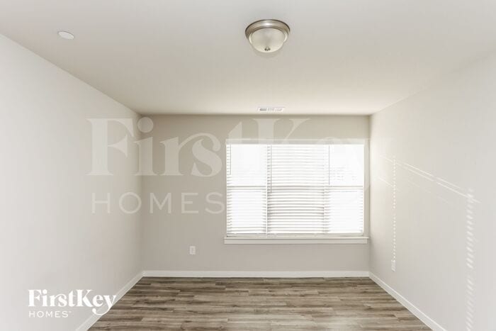 Building Photo - 616 Ava Trl