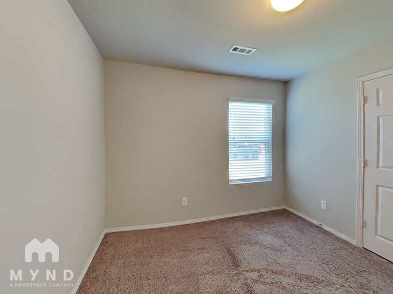 Building Photo - 936 Pinehurst Loop