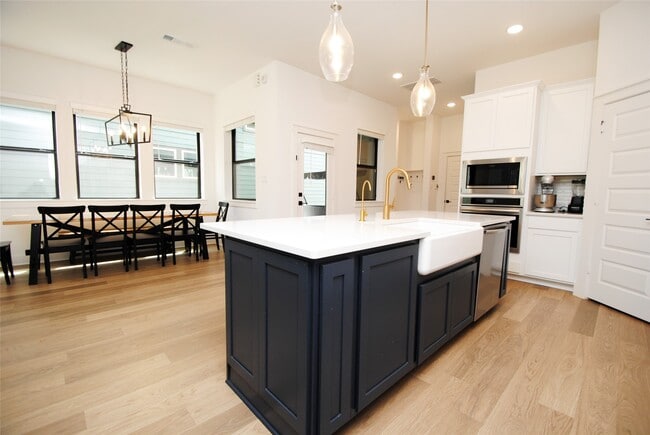 Building Photo - 18643 Parkland Row Dr