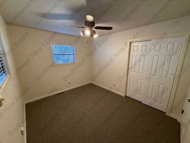 Building Photo - Spacious 4 Bedroom 2 Bathroom Home