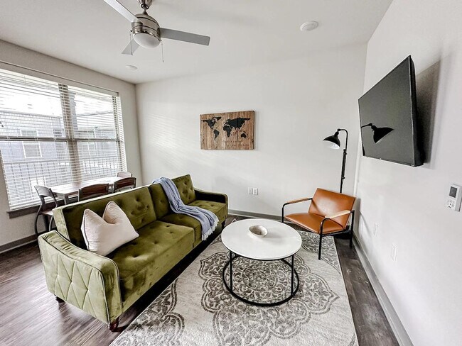 Building Photo - 111 E 4th St