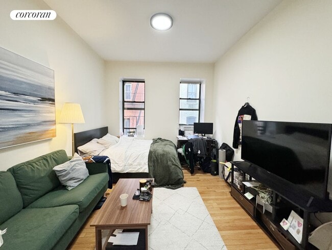 Primary Photo - 439 E 74th St