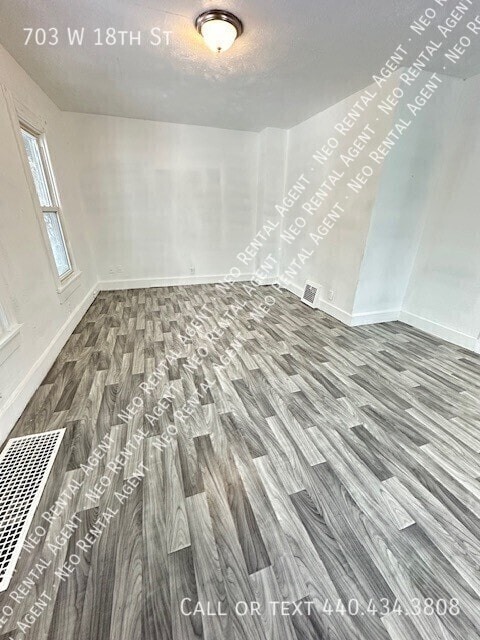 Building Photo - 703 W 18th St