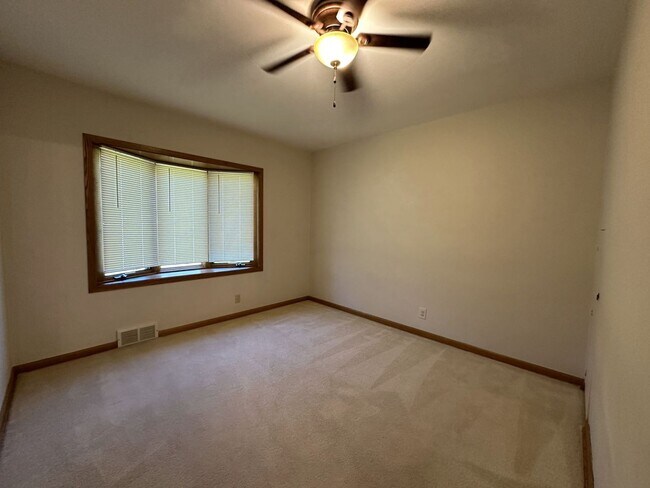 Building Photo - Spacious Ranch in Elm Grove!
