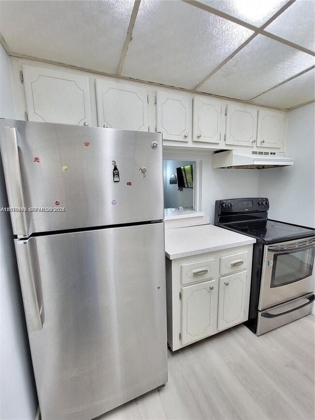 Building Photo - 14501 N Kendall Dr