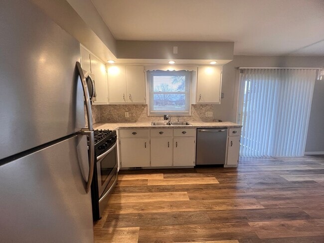 Building Photo - Four Bedroom Duplex in Jenison!
