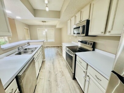 Building Photo - "Charming 2-Bed, 2-Bath Townhouse with Gleaming Hardwood Floors in Saint Anthony!"