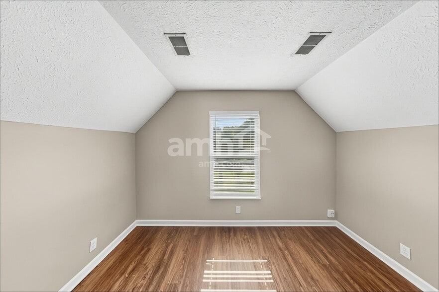 Building Photo - 2990 Buckner Ln