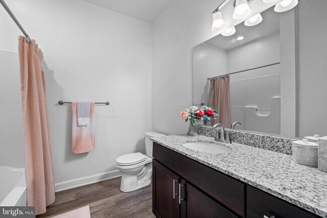 Building Photo - 3040 Larkwood Cir