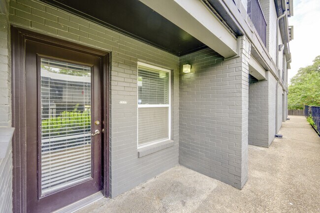 Building Photo - 2020 S Congress Ave