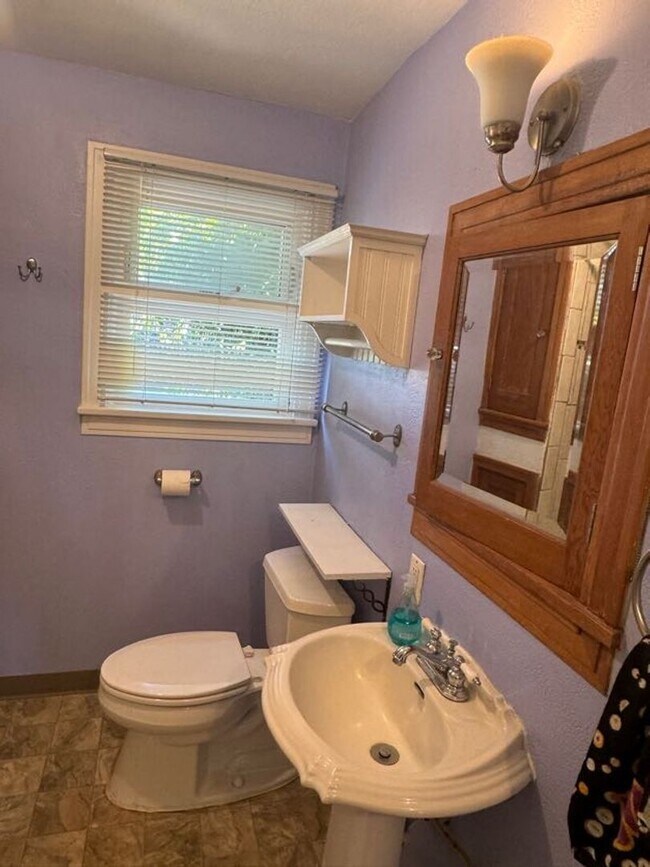 Building Photo - Charming 1920's Home with Large Backyard