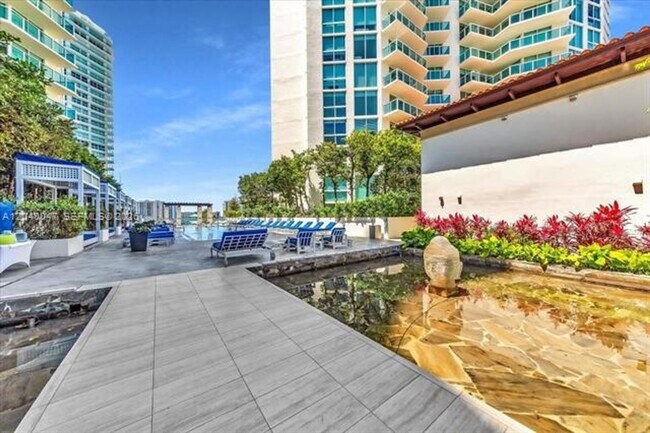 Building Photo - 200 Sunny Isles Blvd
