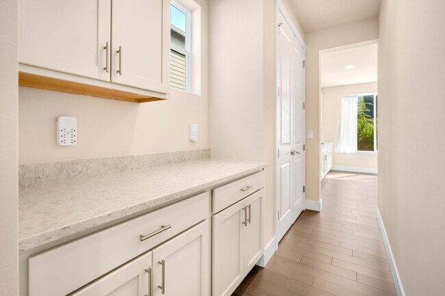 Building Photo - Rare Find – Luxury 6-Bedroom Home with Two...