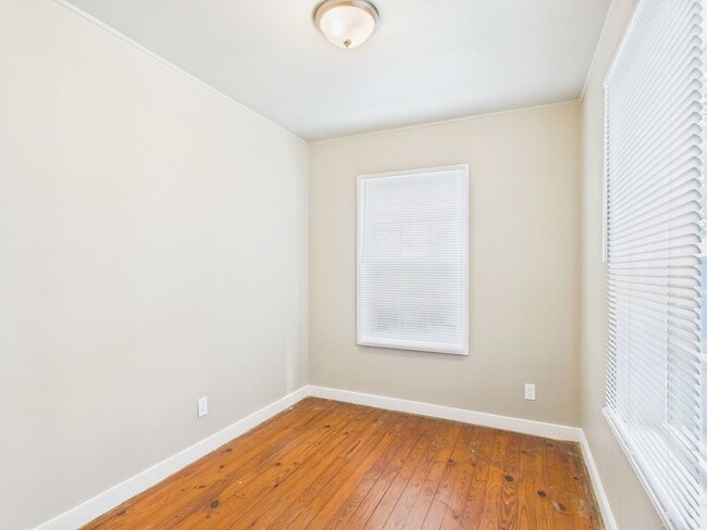 Building Photo - Harper TX Rental