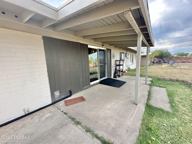 Building Photo - 227 S Ave B