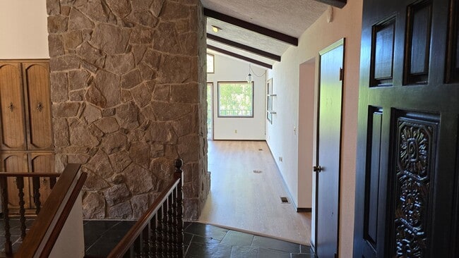 Building Photo - Beautiful 3 Bedroom Home on Acreage