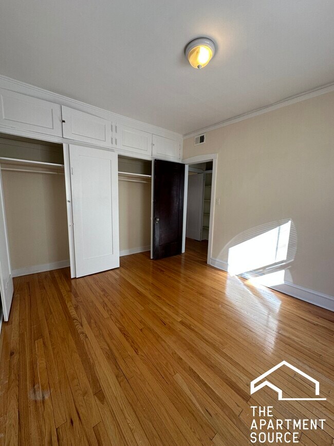 Building Photo - 1307 Oak Ave