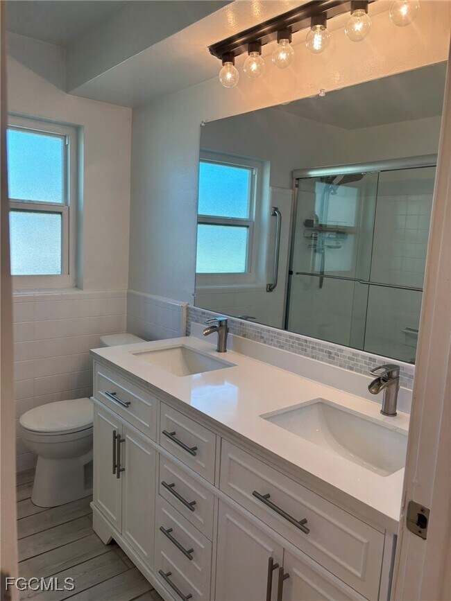 Building Photo - 5917 SW 1st Ct