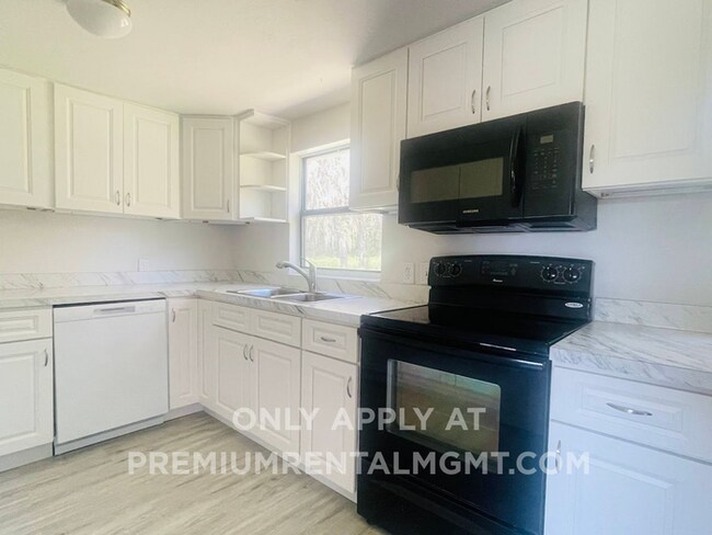 Building Photo - 703 Gotts Rd