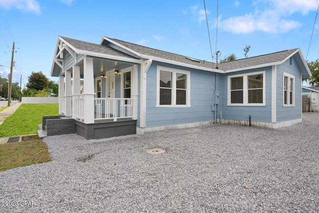 Building Photo - 206 E 2nd Ct