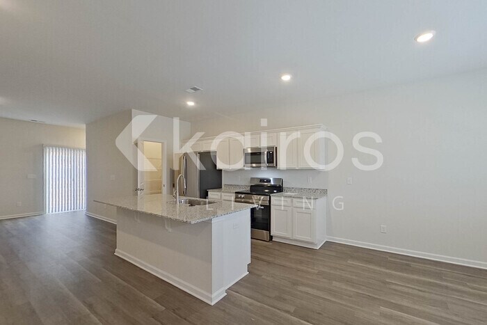 Building Photo - 2137 Banyon Cir