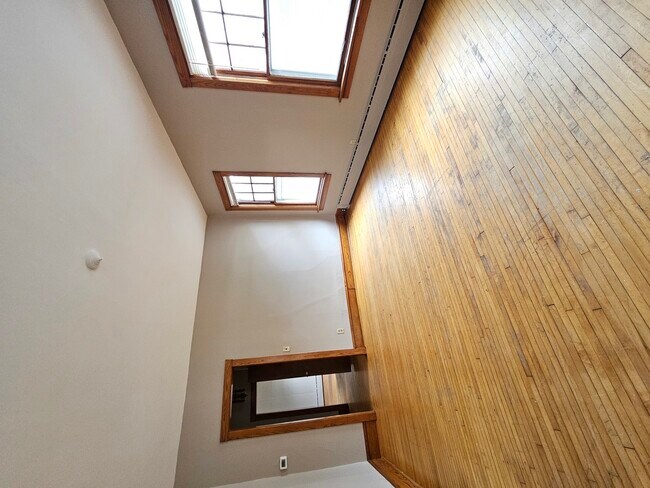 Building Photo - 211 Edwards Ave