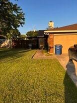 Building Photo - 537 Bluebird Ln