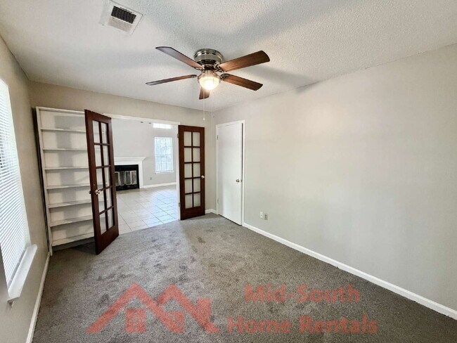 Building Photo - 641 Lagrange Pk Cv