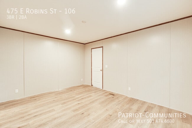 Building Photo - 475 E Robins St