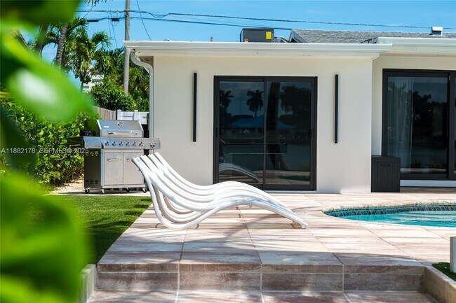 Building Photo - 21230 NE 25th Ct