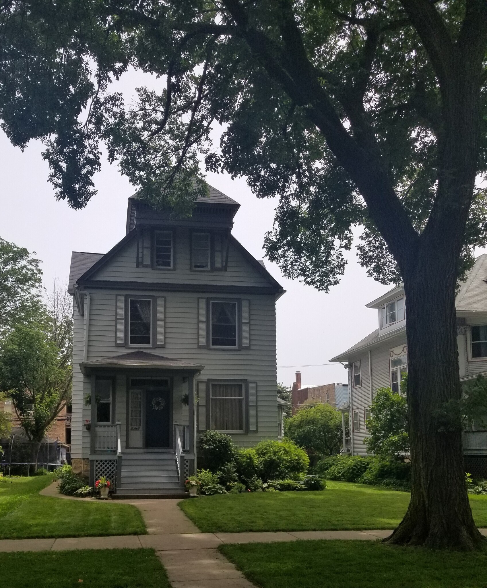 Building Photo - 316 S Grove Ave