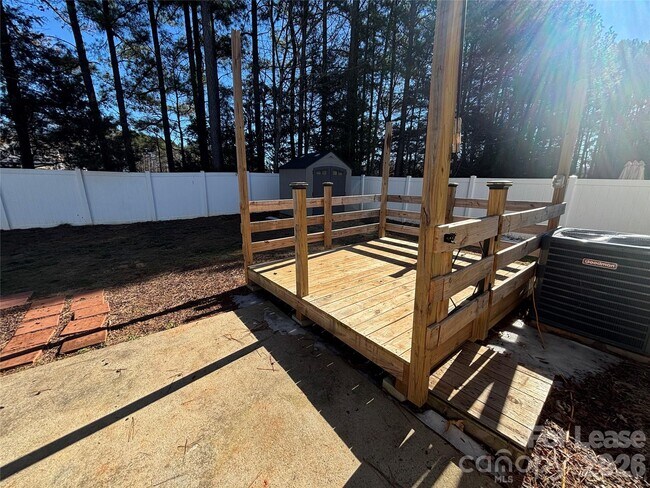 Building Photo - 169 Morning Sun Dr