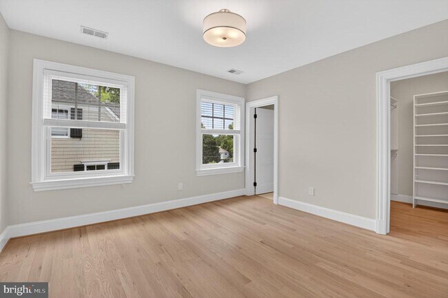Building Photo - 5718 Huntington Pkwy