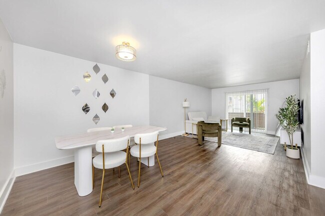 Building Photo - 4301 W Cleveland St