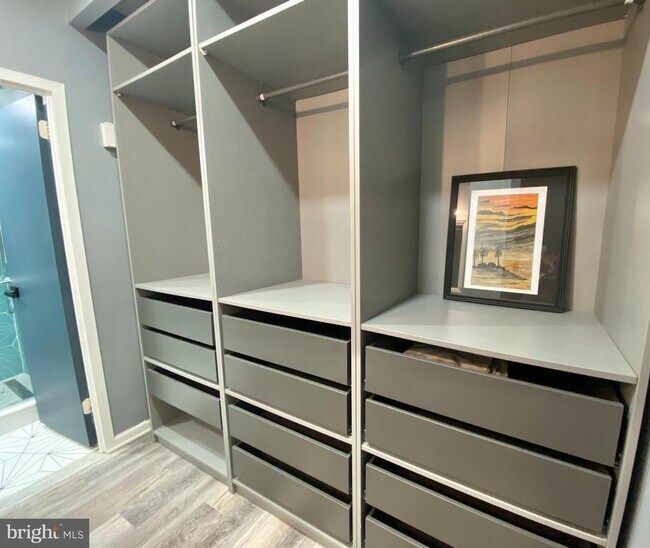 Building Photo - 3101 S Manchester St