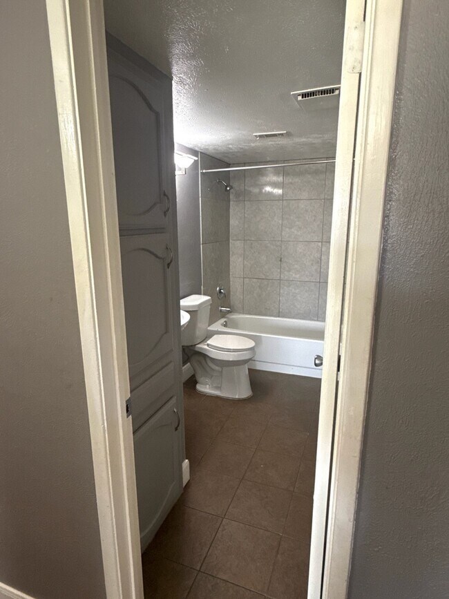 Building Photo - 22726 Melham Ln