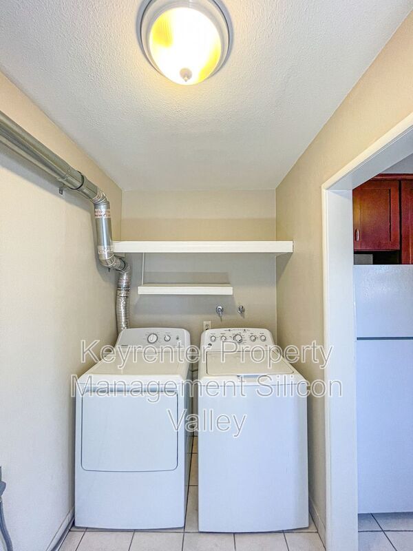 Building Photo - 865 N 15th St