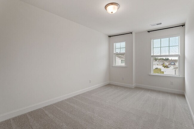 Building Photo - 30 Snowshill St