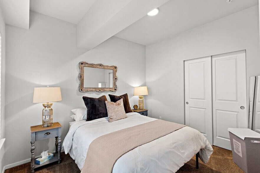 Building Photo - 624 E 32nd St