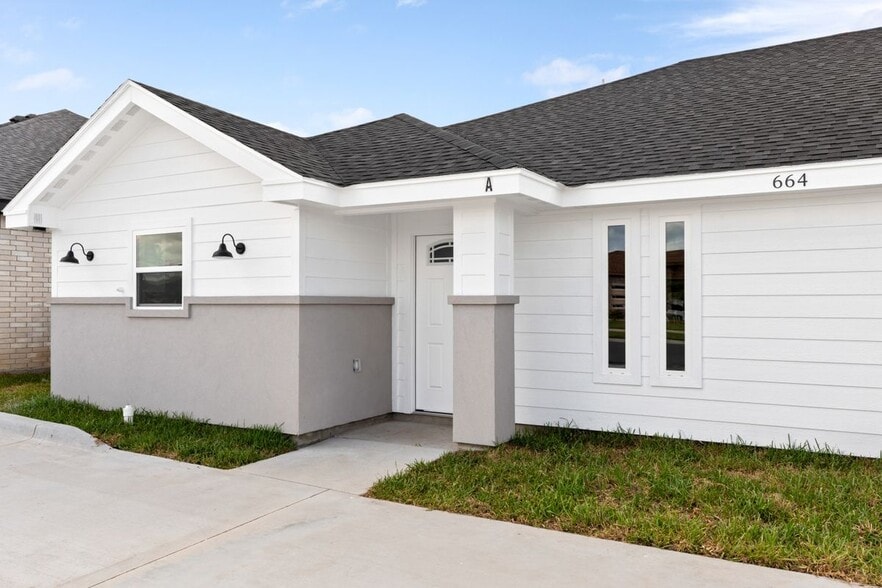 Primary Photo - 664 Marrs Ave