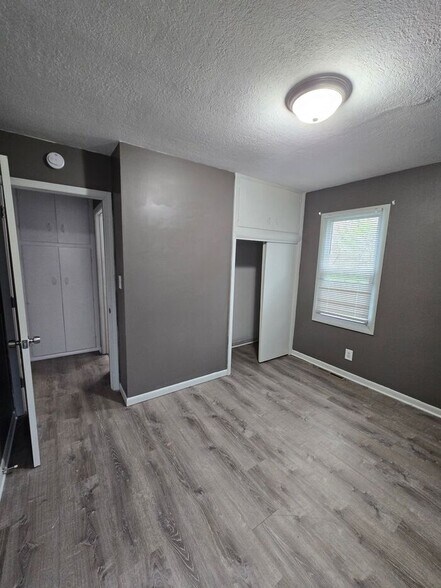 Building Photo - 5134 N Corrington Ave